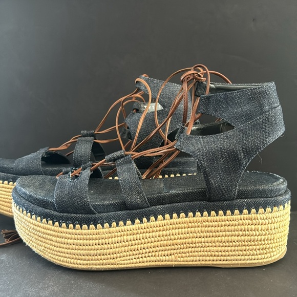 Stuart Weitzman Romanesque Lace-Up Platform Sandal 9 - Picture 10 of 16